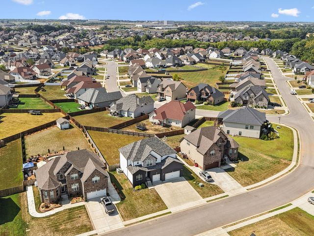 323 Bluebriar Trce, Clarksville, TN 37043