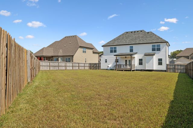 323 Bluebriar Trce, Clarksville, TN 37043