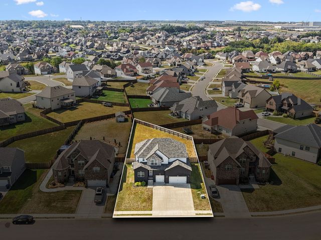 323 Bluebriar Trce, Clarksville, TN 37043