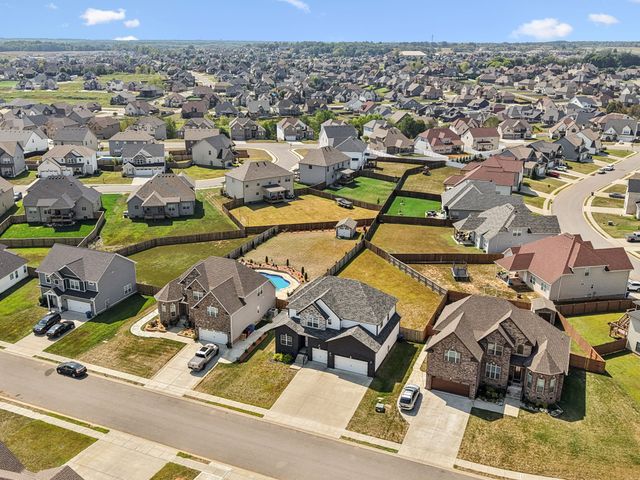 323 Bluebriar Trce, Clarksville, TN 37043