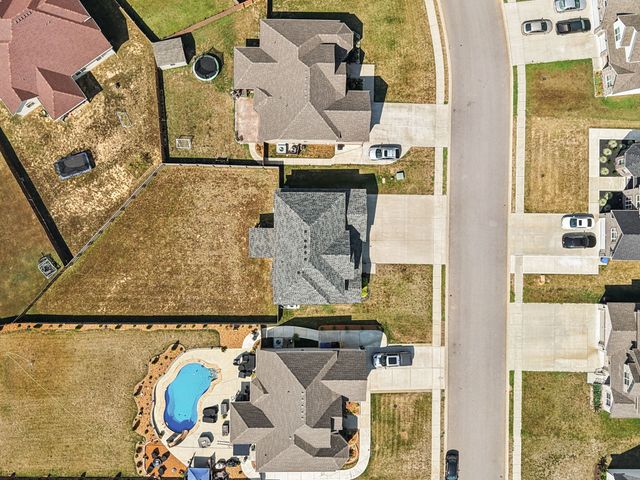 323 Bluebriar Trce, Clarksville, TN 37043