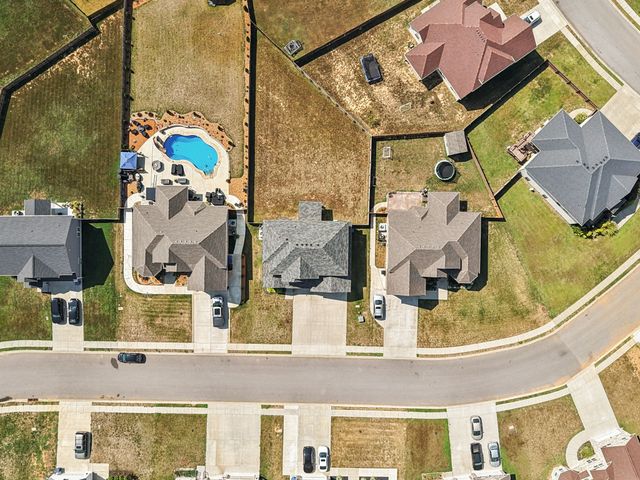 323 Bluebriar Trce, Clarksville, TN 37043