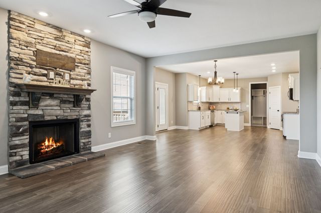 323 Bluebriar Trce, Clarksville, TN 37043