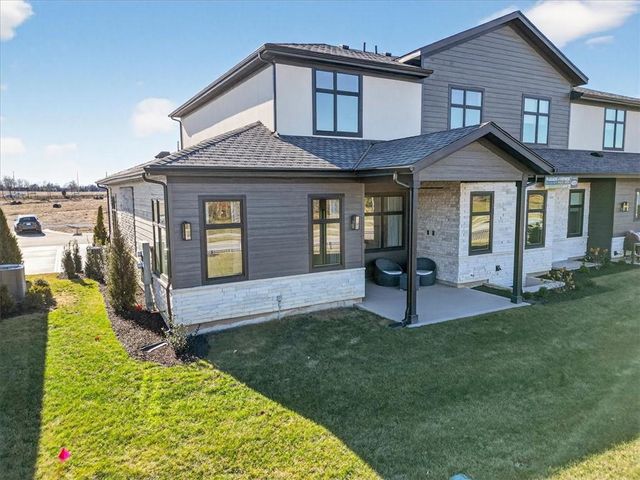 2856 W 133rd Terrace, Leawood, KS 66209