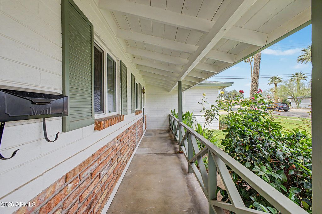 Image 10 of property listing at 3409 E INDIANOLA Avenue, Phoenix, AZ 85018