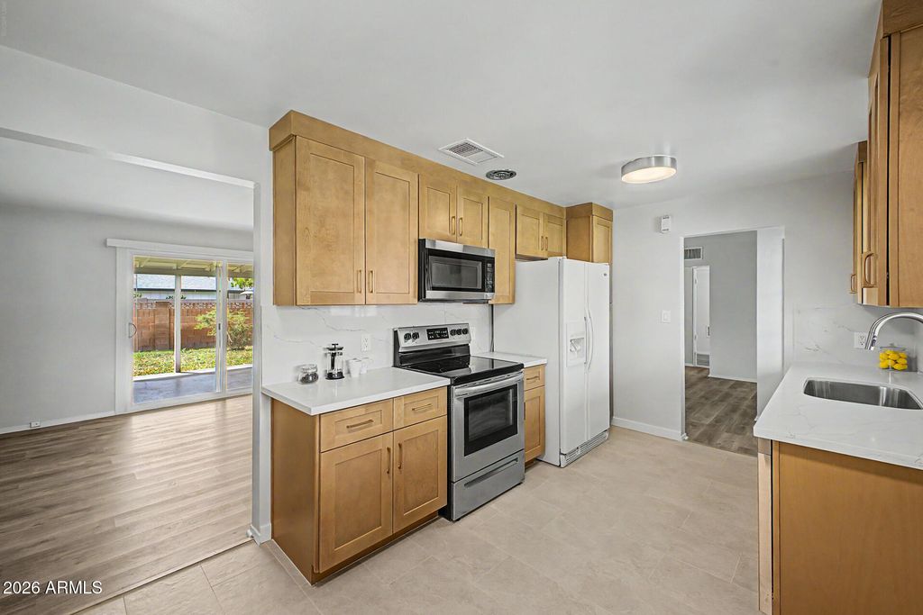 Image 11 of property listing at 3409 E INDIANOLA Avenue, Phoenix, AZ 85018