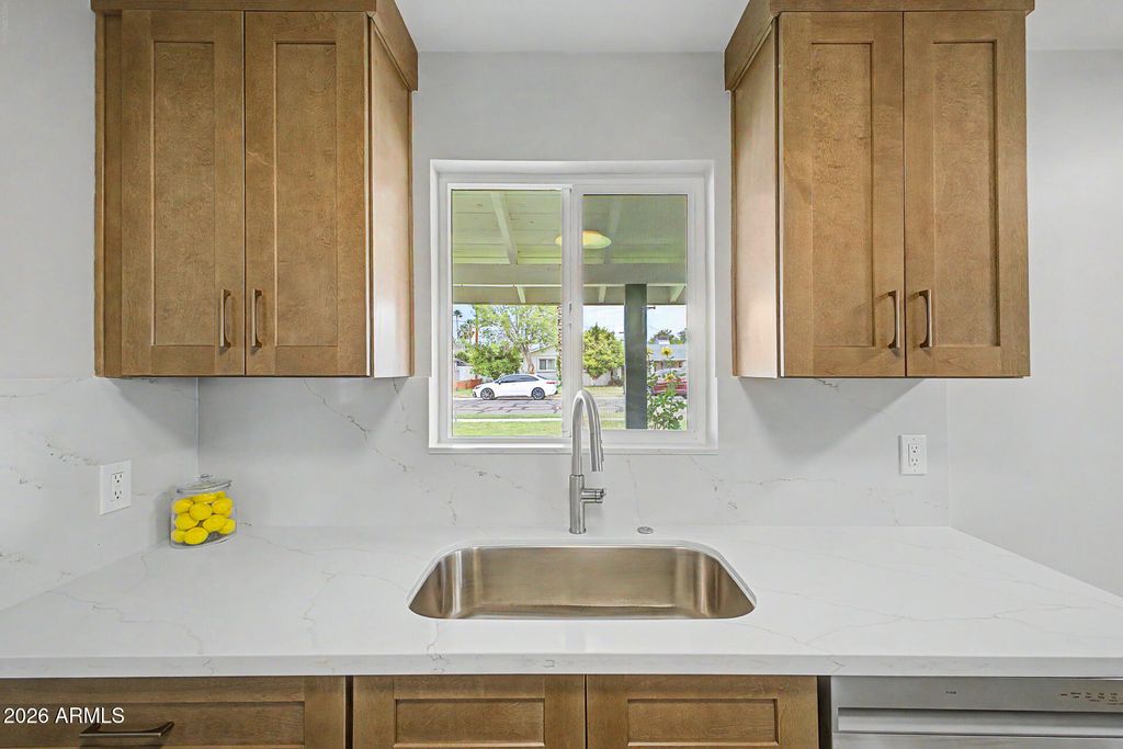 Image 14 of property listing at 3409 E INDIANOLA Avenue, Phoenix, AZ 85018