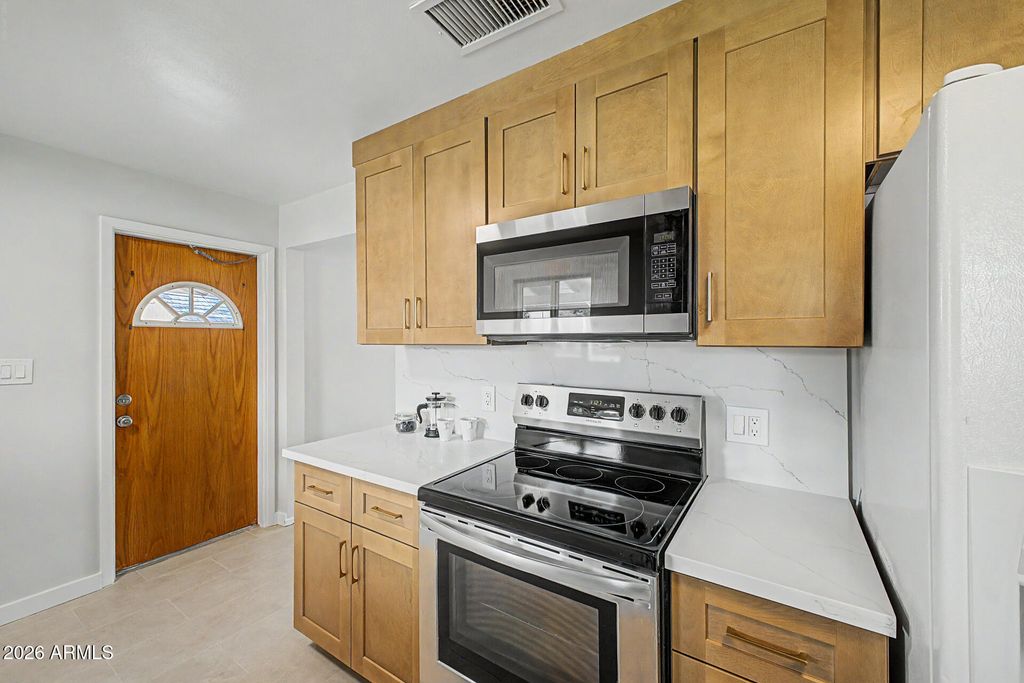 Image 15 of property listing at 3409 E INDIANOLA Avenue, Phoenix, AZ 85018