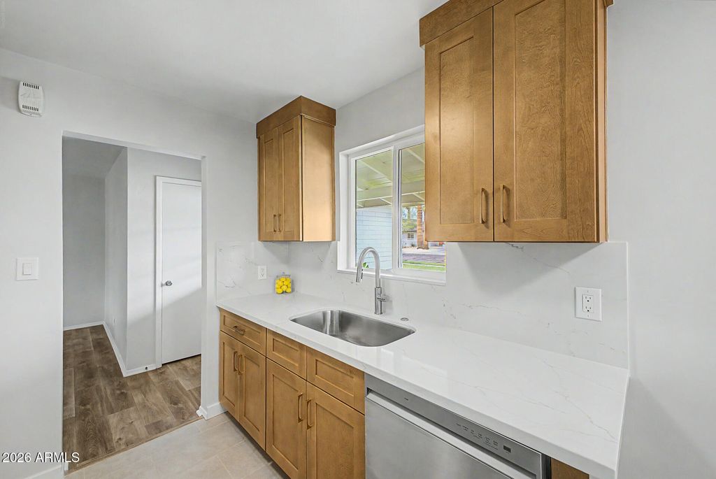 Image 16 of property listing at 3409 E INDIANOLA Avenue, Phoenix, AZ 85018