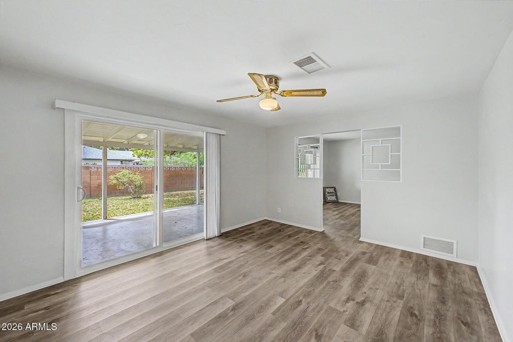 Image 28 of property listing at 3409 E INDIANOLA Avenue, Phoenix, AZ 85018