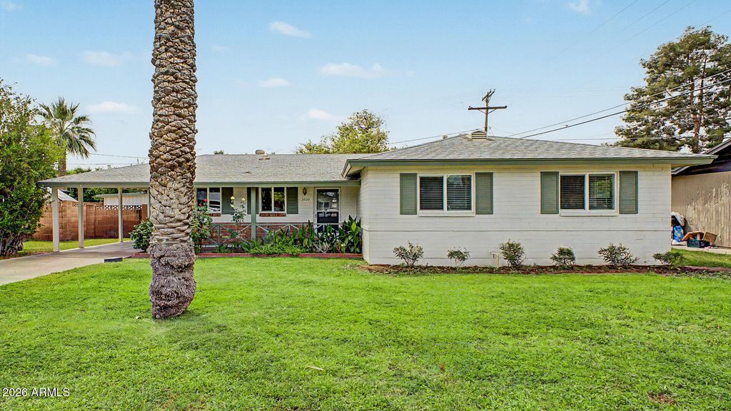 Image 4 of property listing at 3409 E INDIANOLA Avenue, Phoenix, AZ 85018