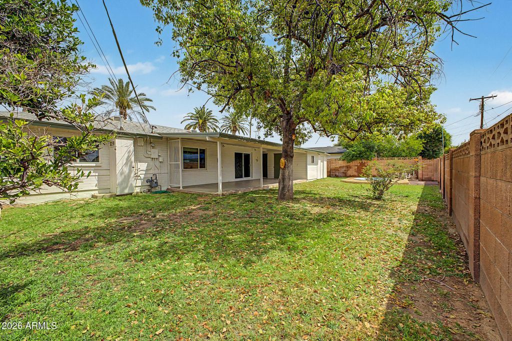 Image 49 of property listing at 3409 E INDIANOLA Avenue, Phoenix, AZ 85018