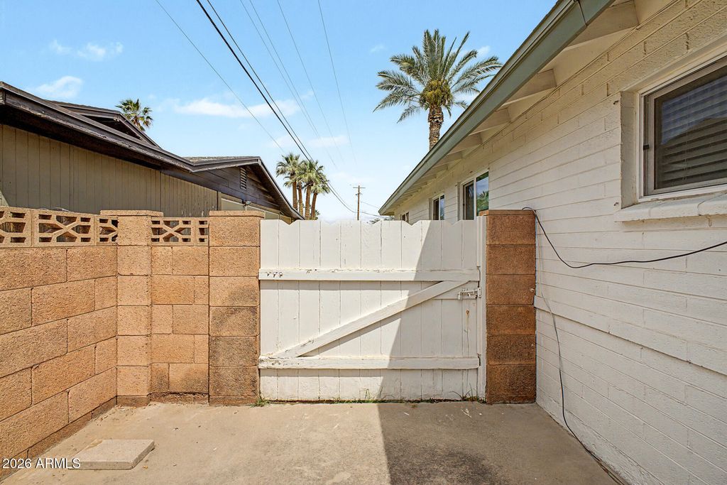 Image 55 of property listing at 3409 E INDIANOLA Avenue, Phoenix, AZ 85018