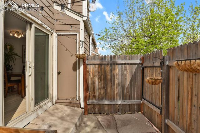 906 London Green Way, Colorado Springs, CO 80906