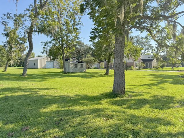 2326 County Road 342 Road, Brazoria, TX 77422