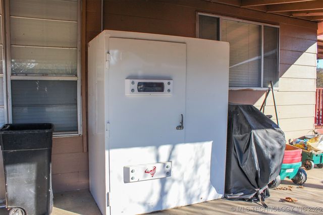 417082 E 1143 Road, Checotah, OK 74426