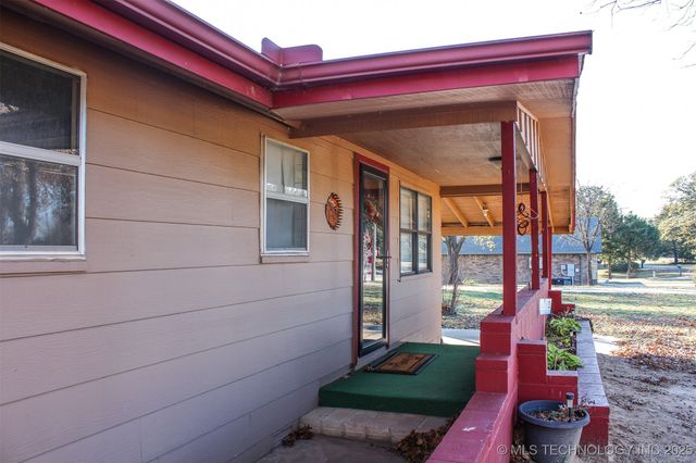 417082 E 1143 Road, Checotah, OK 74426