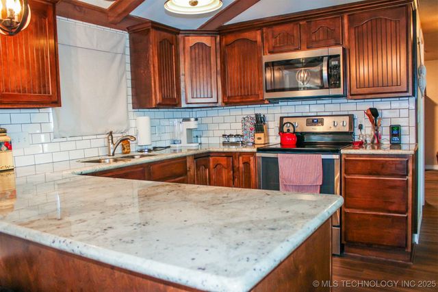 417082 E 1143 Road, Checotah, OK 74426