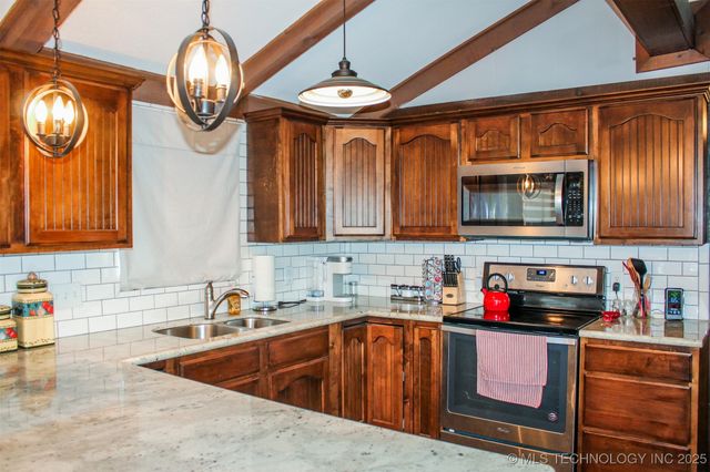 417082 E 1143 Road, Checotah, OK 74426