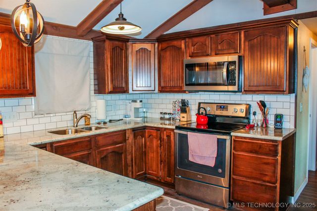 417082 E 1143 Road, Checotah, OK 74426