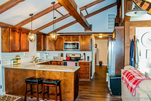 417082 E 1143 Road, Checotah, OK 74426