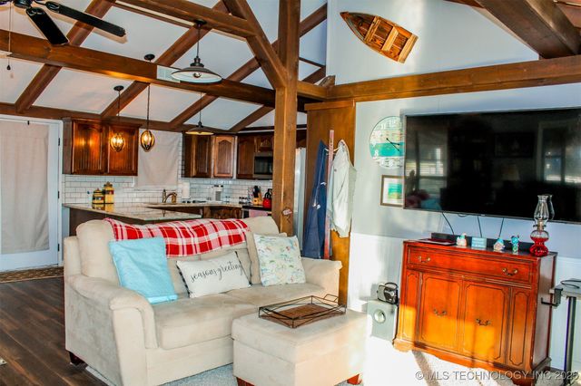 417082 E 1143 Road, Checotah, OK 74426