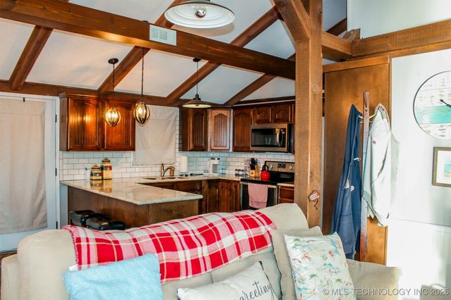 417082 E 1143 Road, Checotah, OK 74426