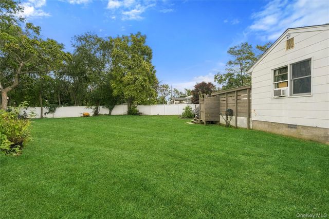 77 Winchester Drive, Lindenhurst, NY 11757
