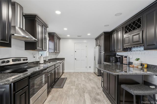 77 Winchester Drive, Lindenhurst, NY 11757