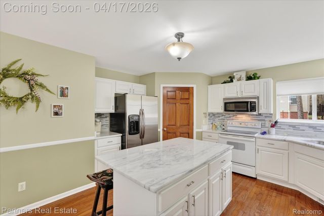 112 Summer Shade Drive, Marion Township, MI 48843