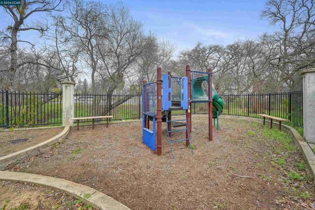 738 Marsh Pl, Fairfield, CA 94533