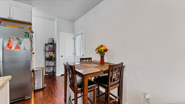 201 LANTANA ST, Floresville, TX 78114