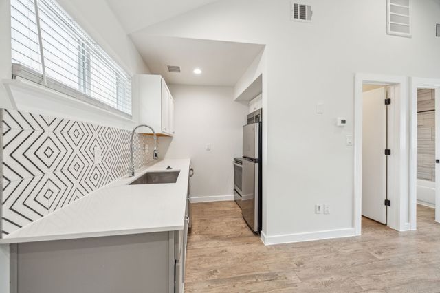 5018 San Jacinto Street 108, Dallas, TX 75206