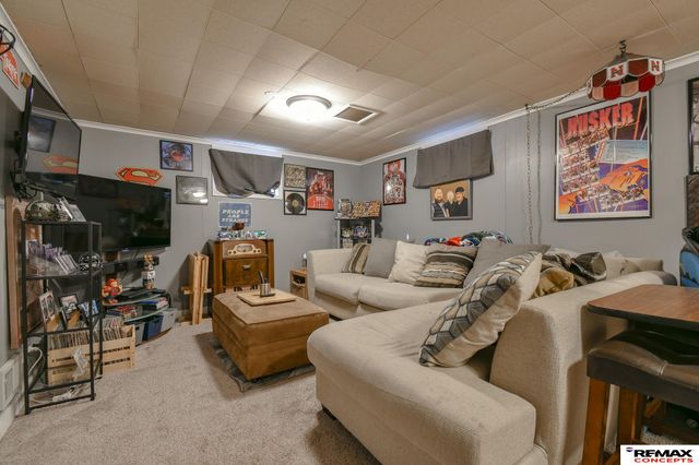 411 Skyway Road, Lincoln, NE 68505