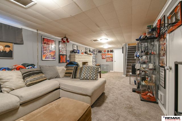 411 Skyway Road, Lincoln, NE 68505