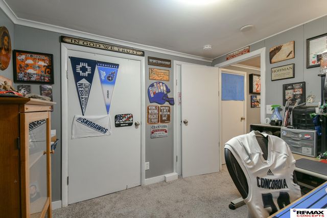 411 Skyway Road, Lincoln, NE 68505