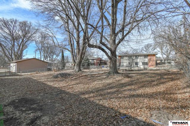 411 Skyway Road, Lincoln, NE 68505