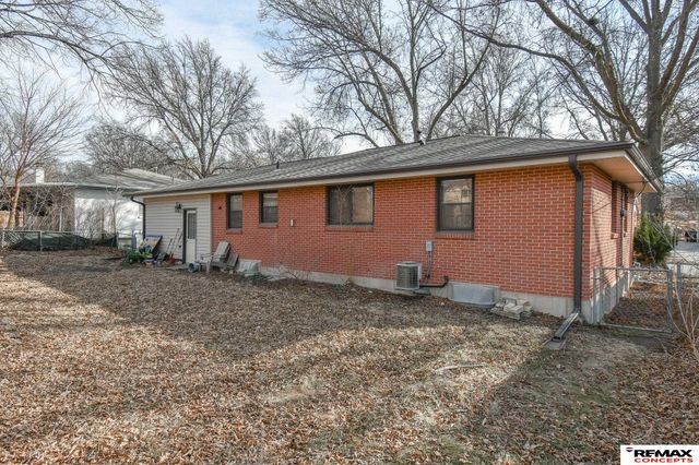 411 Skyway Road, Lincoln, NE 68505