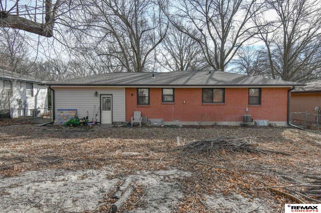 411 Skyway Road, Lincoln, NE 68505