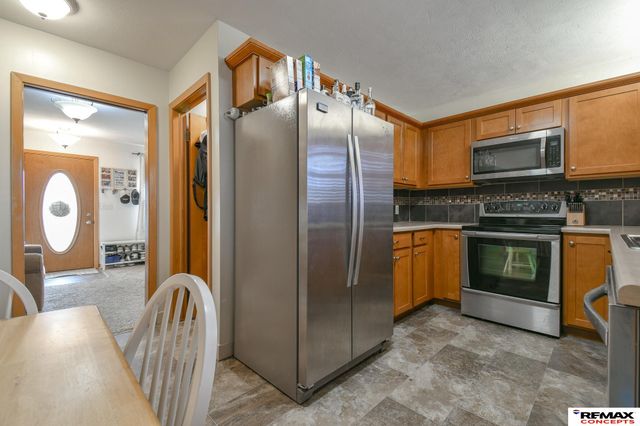 411 Skyway Road, Lincoln, NE 68505