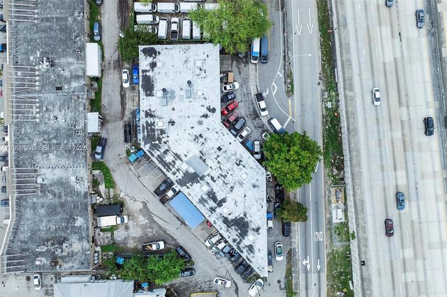 660 NW 137th St, North Miami, FL 33168