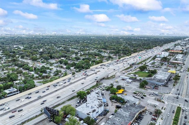 660 NW 137th St, North Miami, FL 33168