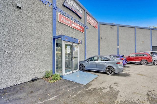 660 NW 137th St, North Miami, FL 33168