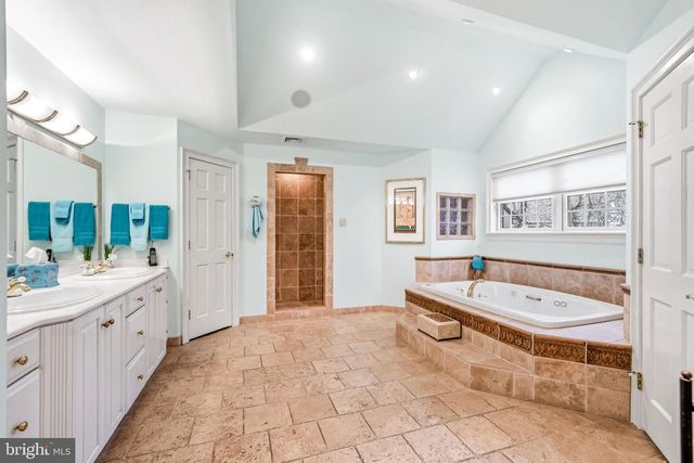 7 MERCER GATE DR, Doylestown, PA 18901