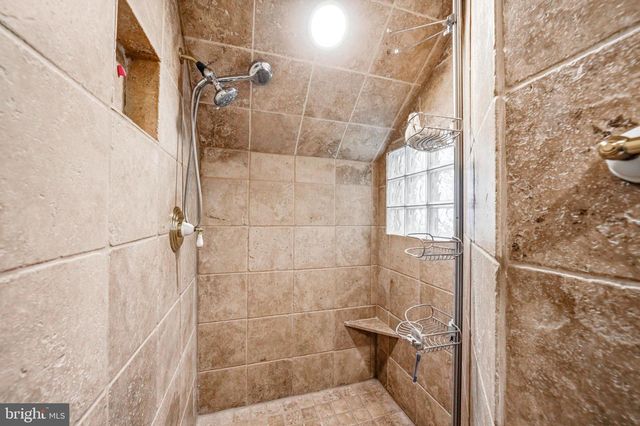 7 MERCER GATE DR, Doylestown, PA 18901