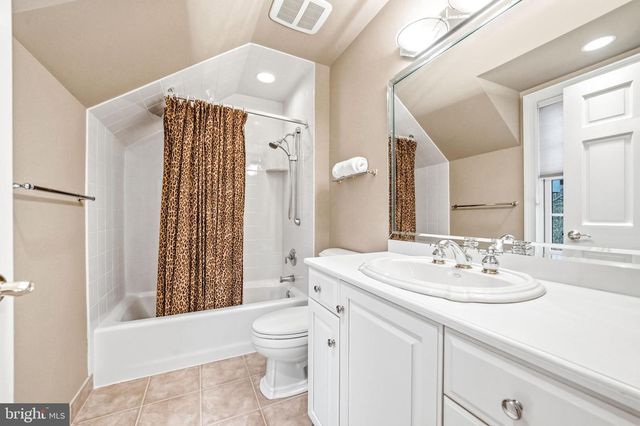 7 MERCER GATE DR, Doylestown, PA 18901