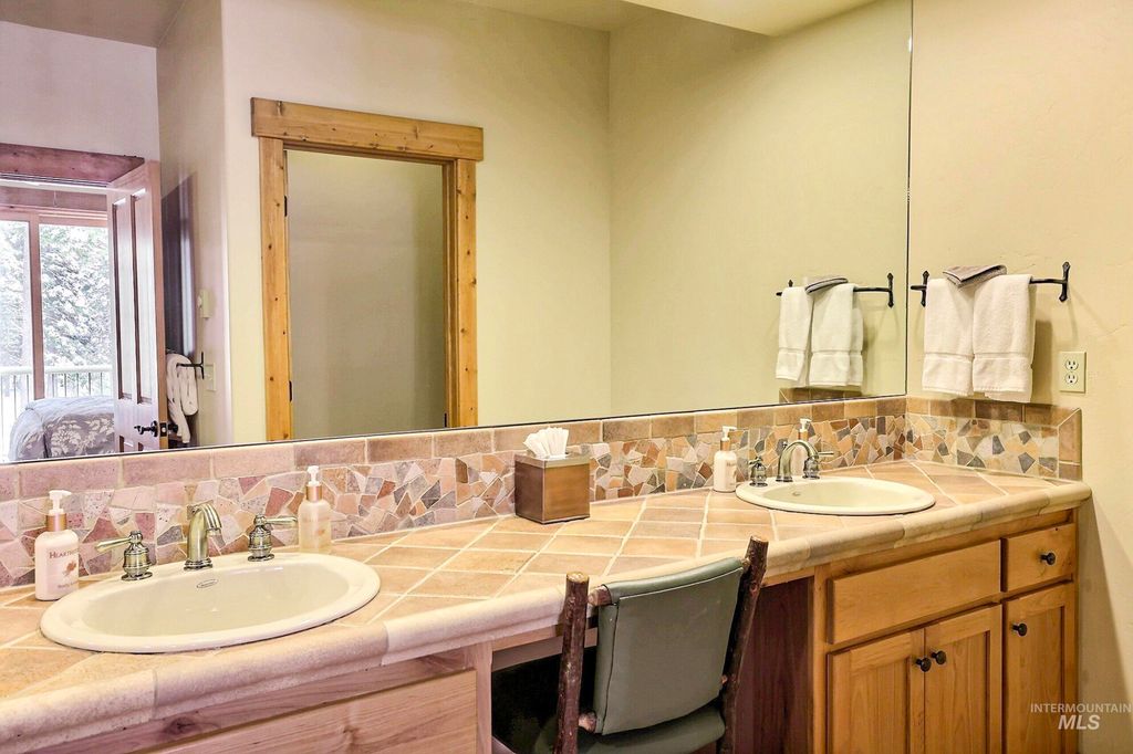 1389 Hearthstone Court 17-E, McCall, ID 83638 photo 9