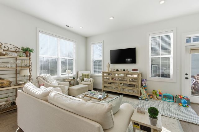 1208 Nations Dr, Nashville, TN 37209