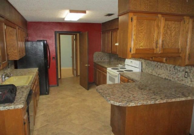 107 N 21st St, Frederick, OK 73542