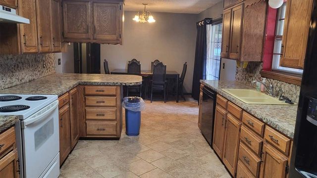 107 N 21st St, Frederick, OK 73542